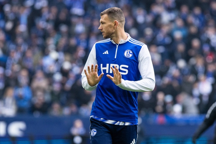 40岁哲科笑谈续约：老婆孩子说不想我待在家，只好继续踢了