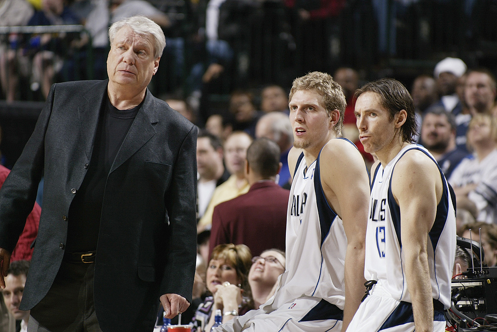 记者： 老尼尔森执教生涯更辉煌 对篮球体系创新至今深刻影响NBA