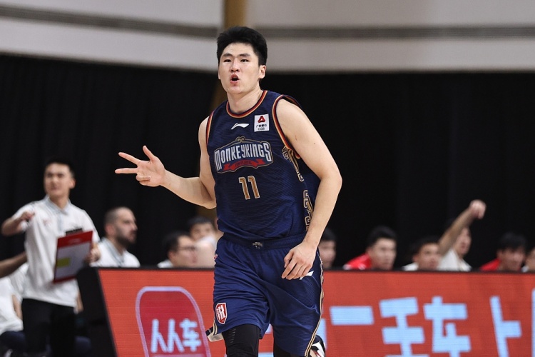 媒体人：同曦接下来应想办法赶在明年夏天之前转让赵柏清的续约权