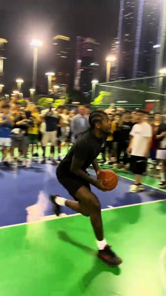 天赋溢出！杰伦·格林闲庭信步秀出战斧劈扣 引燃天体气氛