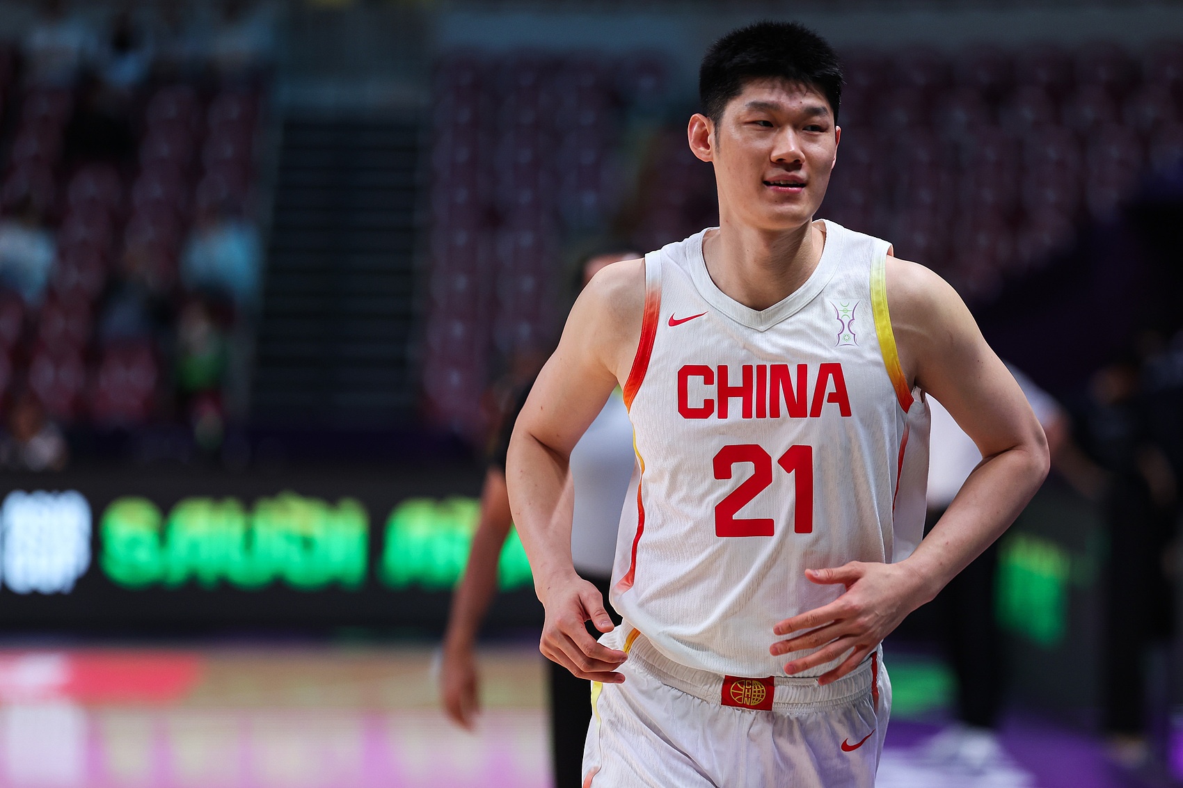 效率可以！半场胡金秋2中2拿4分4板 赵嘉义5中3得9分